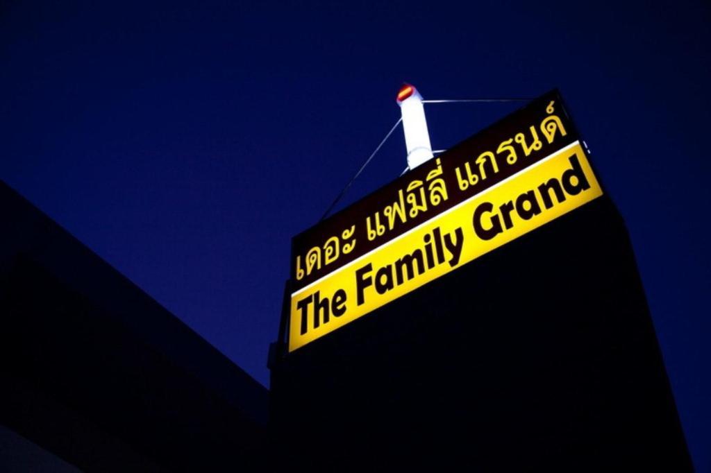 The Family Grand Hotel Udon Thani Exterior foto