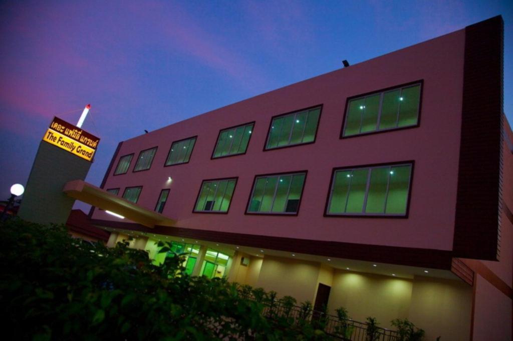 The Family Grand Hotel Udon Thani Exterior foto