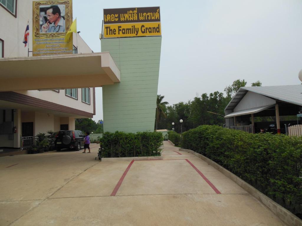 The Family Grand Hotel Udon Thani Exterior foto